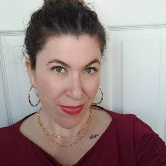 a head shot of Heather Thornton